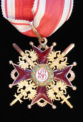 Hienoa valmistetta oleva Stanislaus III miekoin