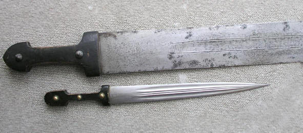 Kasakkakinzhal normaalikokoinen ja j�ttikokoinen (rituaali tai erikoisase)