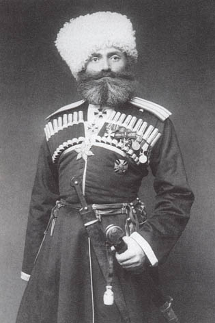 Kasakka-eversti, rinnassaan useita sodassa saatuja ritarikunnan tunnuksia (miekoin).