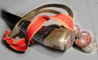 Pyh�n Annan keisarillinen kunniamiekka  ja Annan tunnusv�rinen portop�